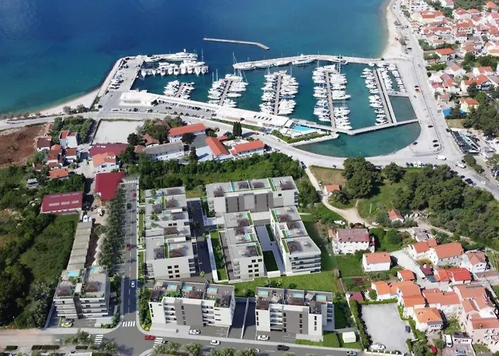 Luxury Mona With Garden&jacuzzi In Zadar, Borik Zadar