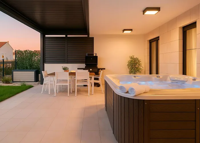 Luxury Mona With Garden&jacuzzi In Zadar, Borik