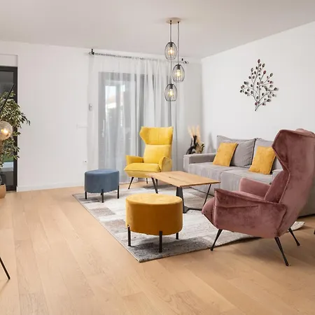 Apartment Luxury Mona With Garden & Jacuzzi In Zadar, Borik