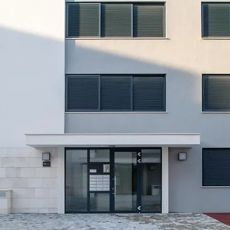 Apartment Luxury Mona With Garden & Jacuzzi In Zadar, Borik *