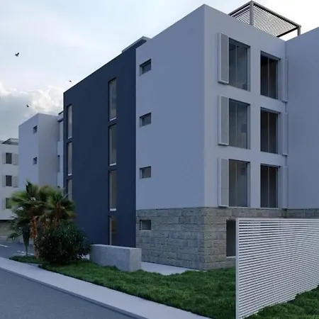 Apartment Luxury Mona With Garden & Jacuzzi In Zadar, Borik Zadar