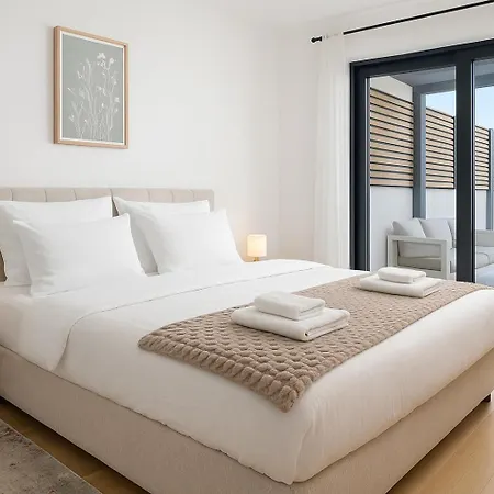 Luxury Mona With Garden & Jacuzzi In Zadar, Borik Apartment
