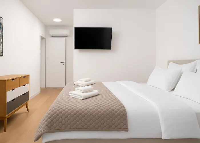 Luxury Mona With Garden & Jacuzzi In Zadar, Borik Appartement